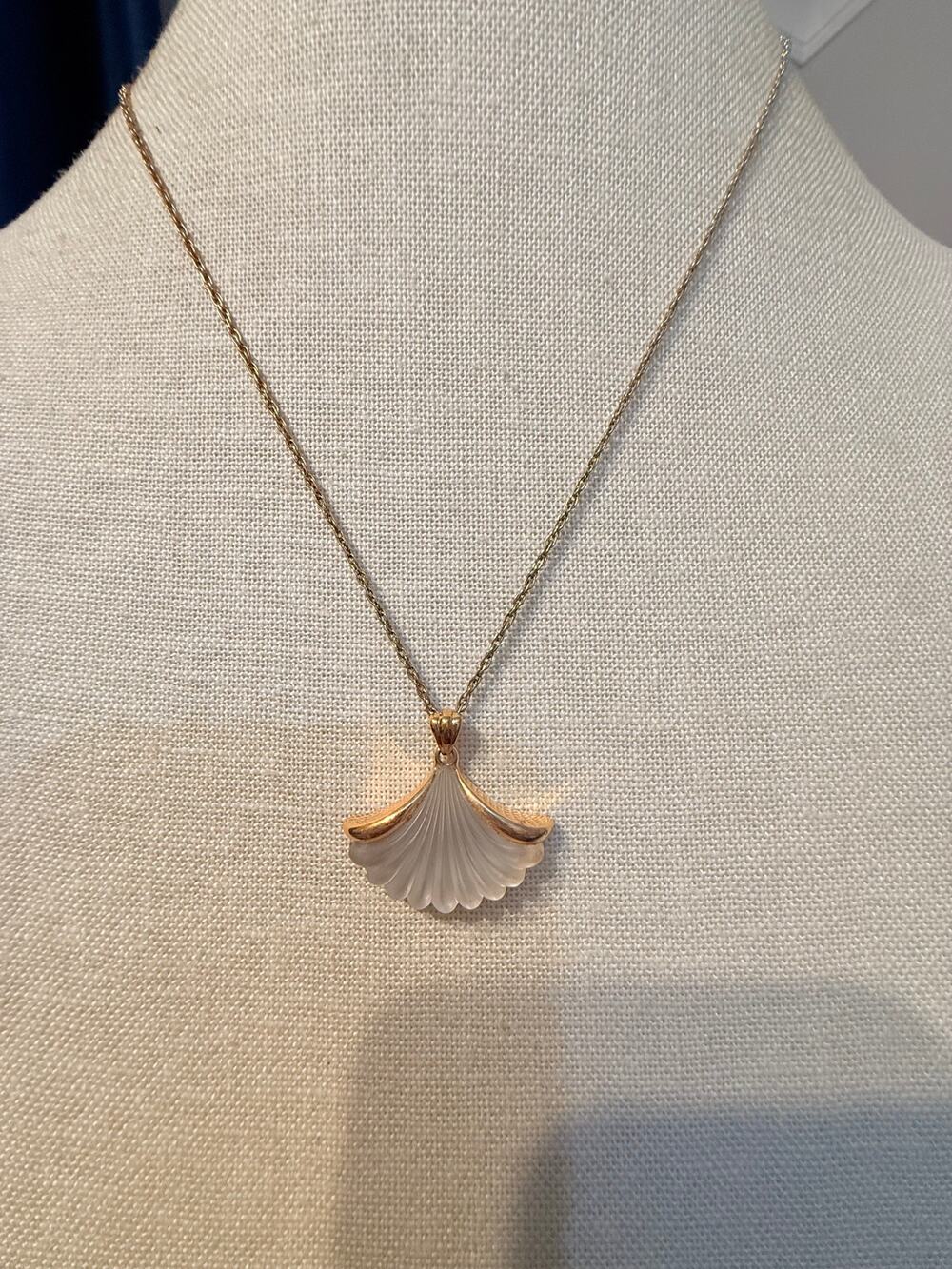 Vintage 20” Frosted Glass Fan Pendant Necklace